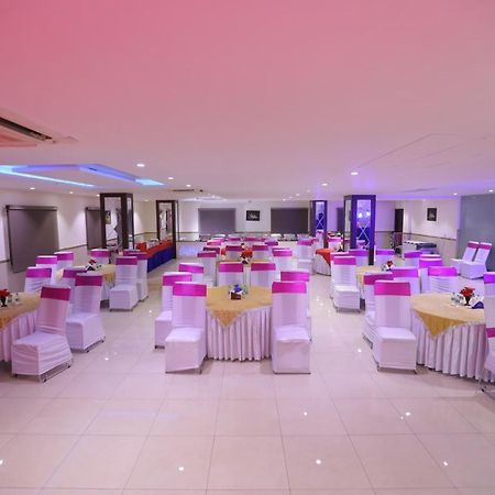 Airport Hotel Bollywood Paradise New Delhi Buitenkant foto