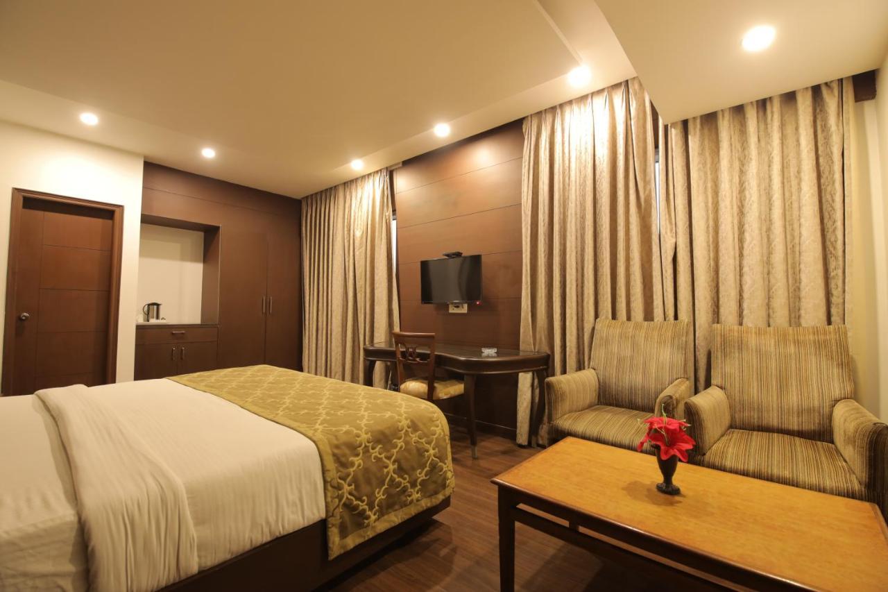Airport Hotel Bollywood Paradise New Delhi Buitenkant foto