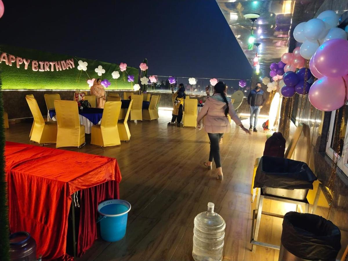 Airport Hotel Bollywood Paradise New Delhi Buitenkant foto