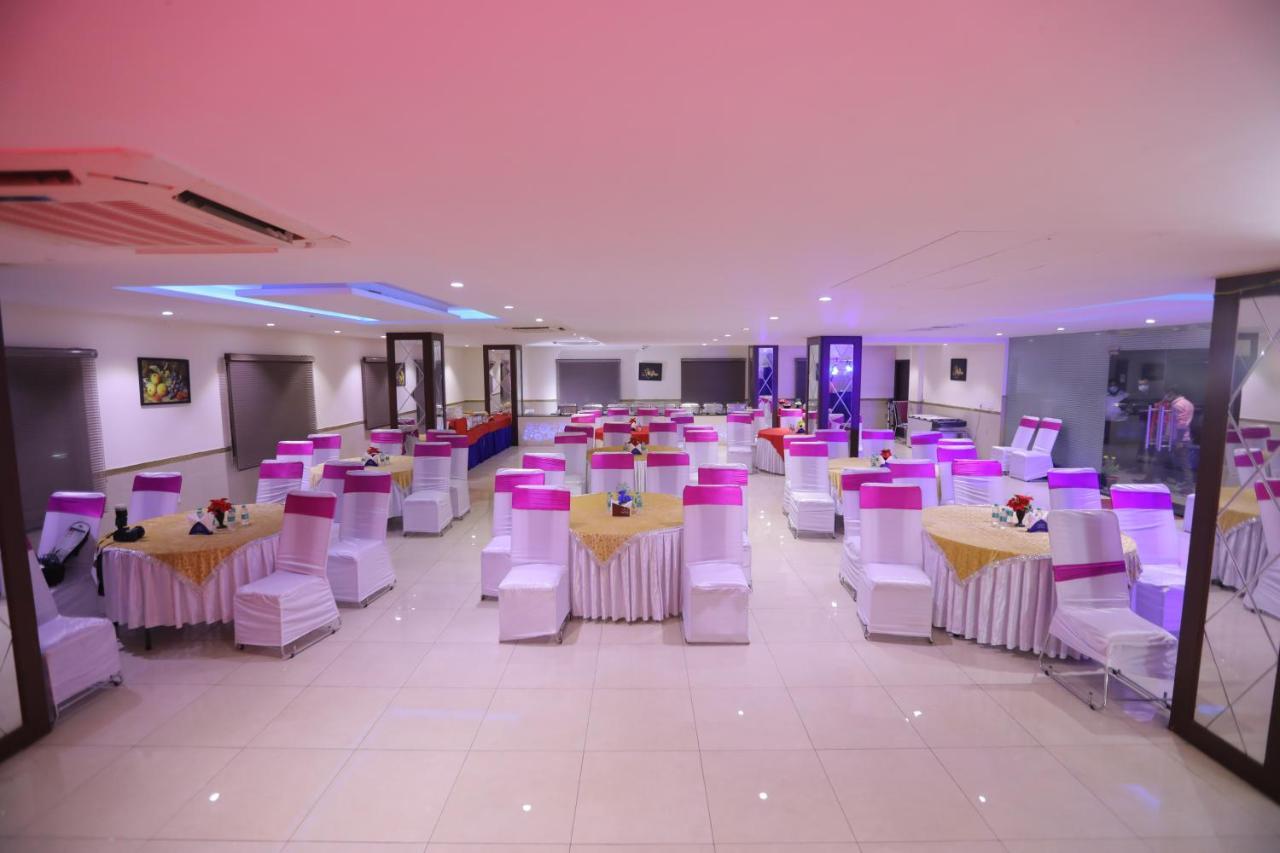 Airport Hotel Bollywood Paradise New Delhi Buitenkant foto
