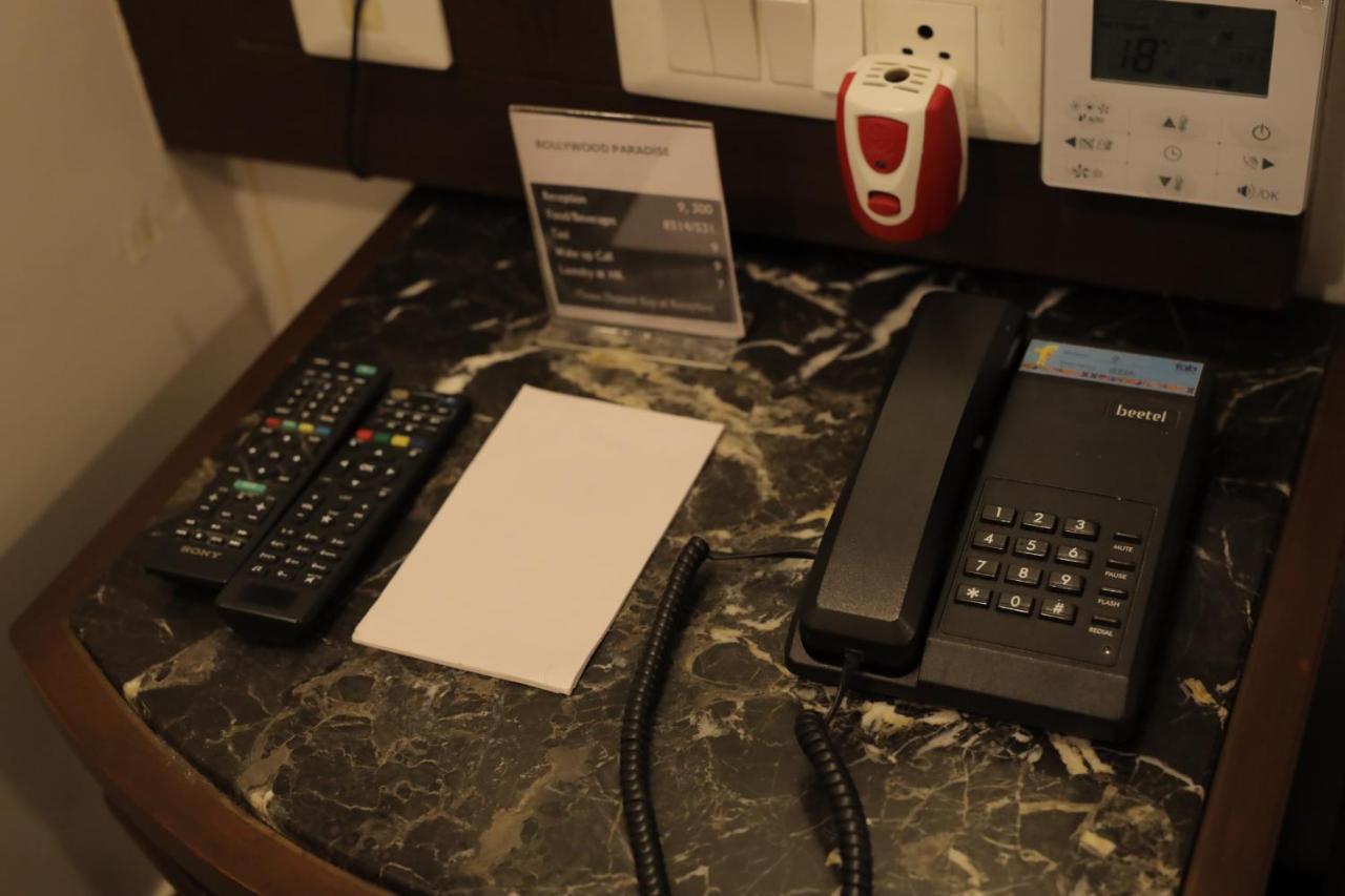 Airport Hotel Bollywood Paradise New Delhi Buitenkant foto