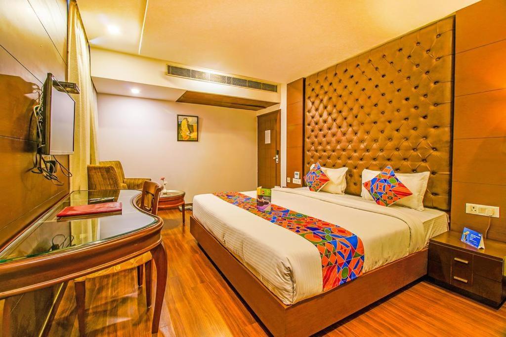 Airport Hotel Bollywood Paradise New Delhi Buitenkant foto