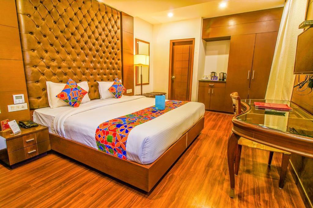 Airport Hotel Bollywood Paradise New Delhi Buitenkant foto